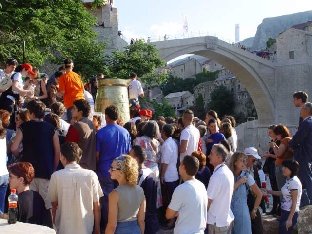 Vispakova najveća džezva na svijetu napunila 13 godina